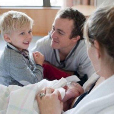 Avustralyalı kadın arabada doğum yaptı 