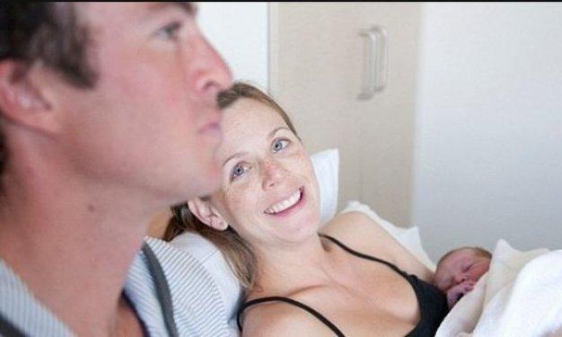 Avustralyalı kadın arabada doğum yaptı 