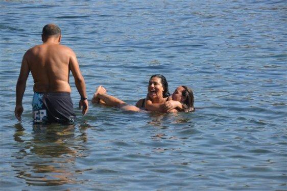 Işın Karaca bikinili yakalandı