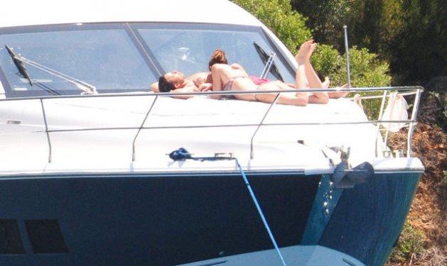 Mustafa Sandal ve eşi Emina Bodrum’da aşk tazeliyor