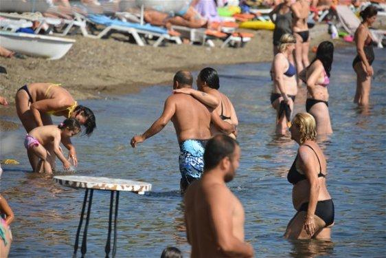 Işın Karaca bikinili yakalandı