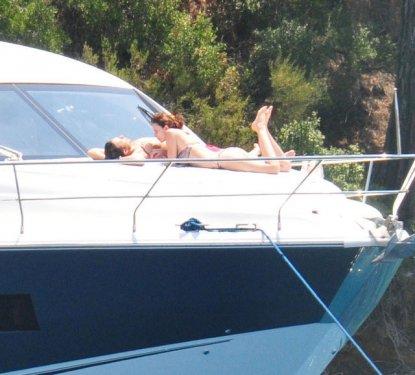 Mustafa Sandal ve eşi Emina Bodrum’da aşk tazeliyor