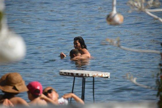 Işın Karaca bikinili yakalandı