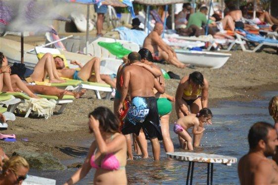 Işın Karaca bikinili yakalandı