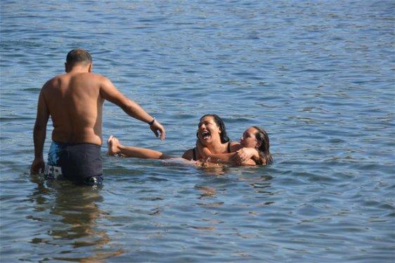 Işın Karaca bikinili yakalandı