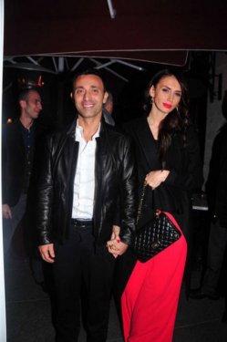 Mustafa Sandal ve eşi Emina Bodrum’da aşk tazeliyor