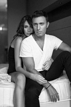 Mustafa Sandal ve eşi Emina Bodrum’da aşk tazeliyor