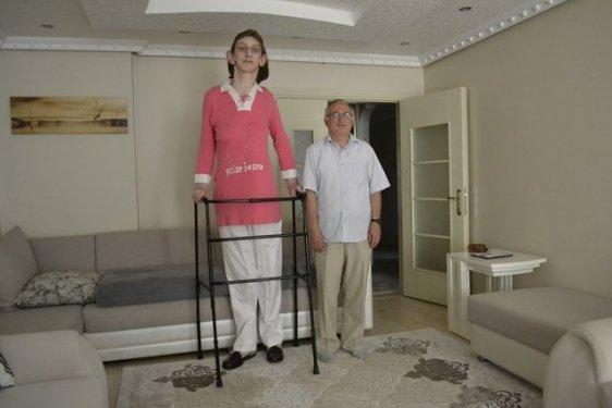 Dünyanın en uzun boylu kızı Rümeysa