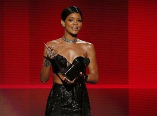 Çılgınlıkta sınır tanımayan şarkıcı Rihanna