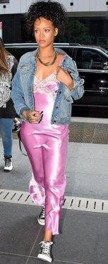 Çılgınlıkta sınır tanımayan şarkıcı Rihanna