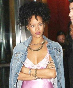 Çılgınlıkta sınır tanımayan şarkıcı Rihanna