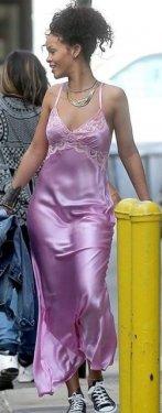 Çılgınlıkta sınır tanımayan şarkıcı Rihanna