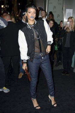 Çılgınlıkta sınır tanımayan şarkıcı Rihanna