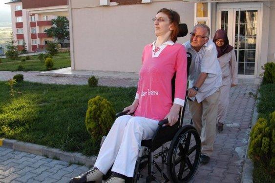 Dünyanın en uzun boylu kızı Rümeysa