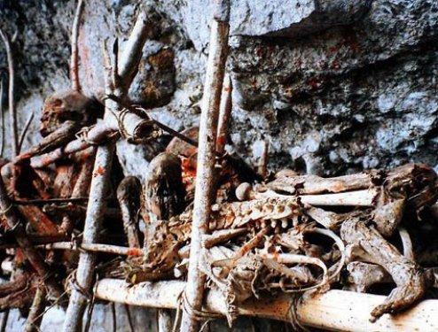 Papua Yeni Gine'de tüyler ürperten bir gelenek 