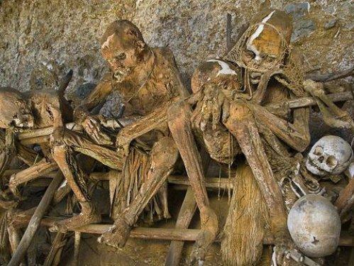 Papua Yeni Gine'de tüyler ürperten bir gelenek 