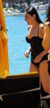 Ezgi'den 2 günlük tatil molası 