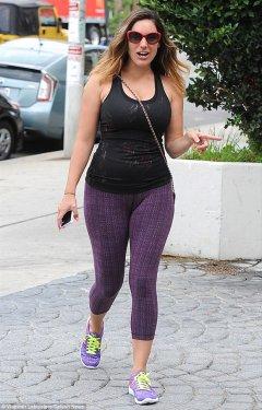 Kelly Brook hızla kilo alıyor 