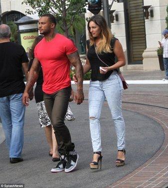 Kelly Brook hızla kilo alıyor 