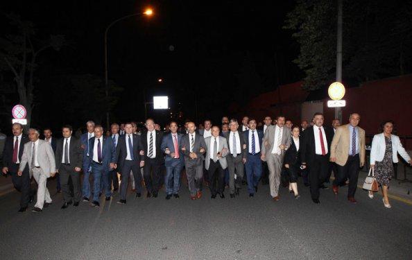 AK Partili milletvekillerinin İsrail Konsolosluğu önündeki eylemi - Resim 1