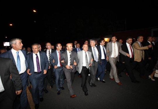 AK Partili milletvekillerinin İsrail Konsolosluğu önündeki eylemi - Resim 16
