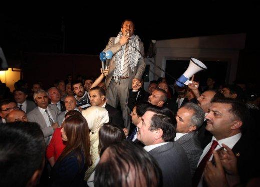 AK Partili milletvekillerinin İsrail Konsolosluğu önündeki eylemi - Resim 4