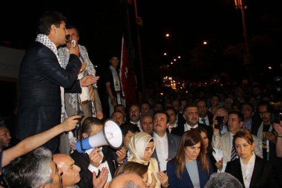 AK Partili milletvekillerinin İsrail Konsolosluğu önündeki eylemi - Resim 15