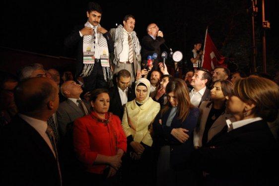 AK Partili milletvekillerinin İsrail Konsolosluğu önündeki eylemi - Resim 8