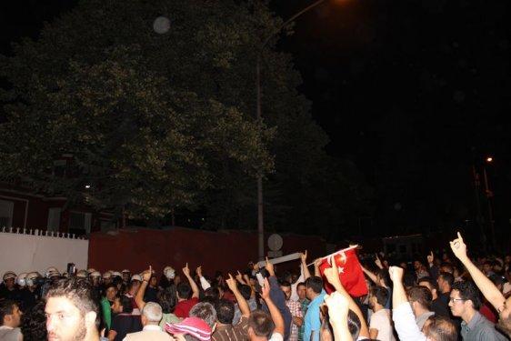 AK Partili milletvekillerinin İsrail Konsolosluğu önündeki eylemi - Resim 19