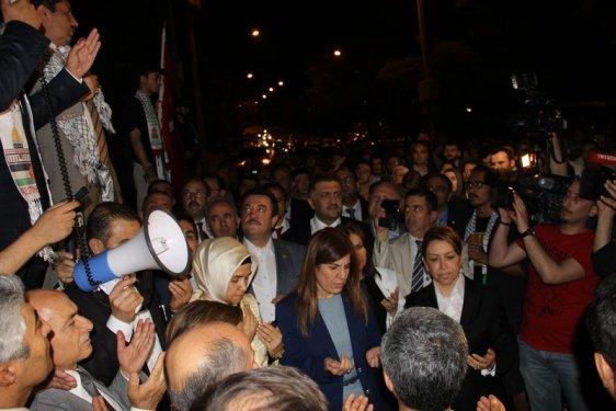 AK Partili milletvekillerinin İsrail Konsolosluğu önündeki eylemi - Resim 10