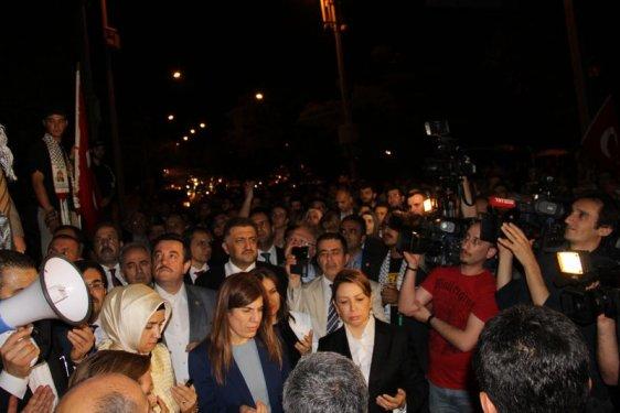 AK Partili milletvekillerinin İsrail Konsolosluğu önündeki eylemi - Resim 20