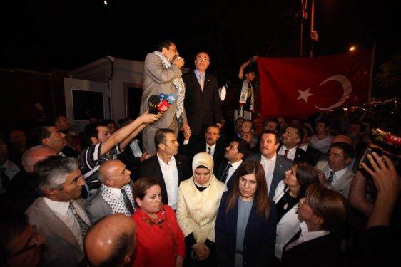 AK Partili milletvekillerinin İsrail Konsolosluğu önündeki eylemi - Resim 2