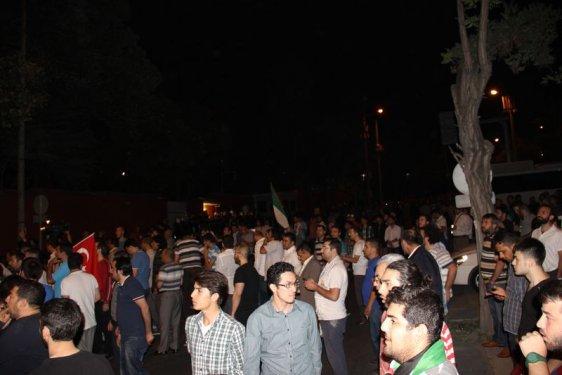 AK Partili milletvekillerinin İsrail Konsolosluğu önündeki eylemi - Resim 17