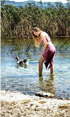 Gizem Karaca verdiği pozlarla yürek hoplattı