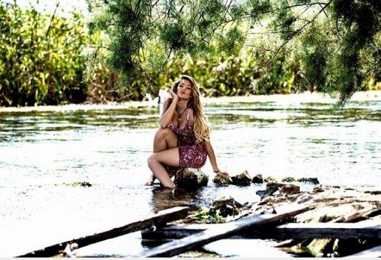 Gizem Karaca verdiği pozlarla yürek hoplattı