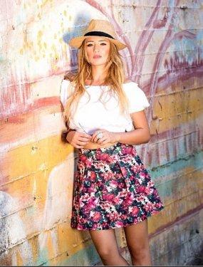 Gizem Karaca verdiği pozlarla yürek hoplattı