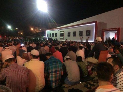 Ümraniye'de Gazze için sabah namazı kıldılar