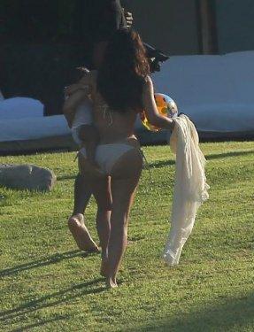 Kim Kardashian aile tatiline devam ediyor 