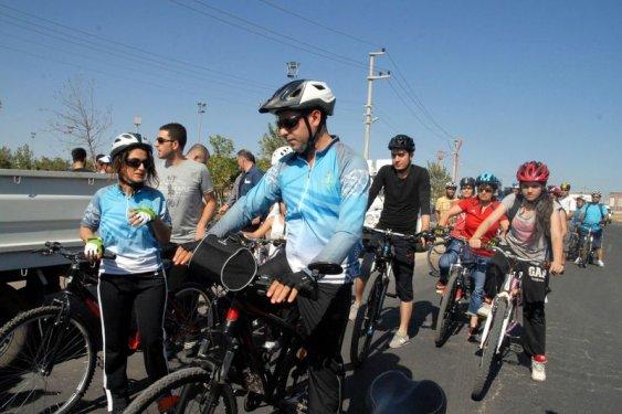 Demirtaş ailesiyle birlikte bisiklet turunda