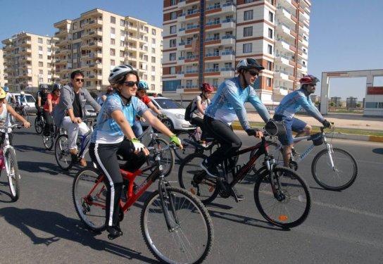 Demirtaş ailesiyle birlikte bisiklet turunda