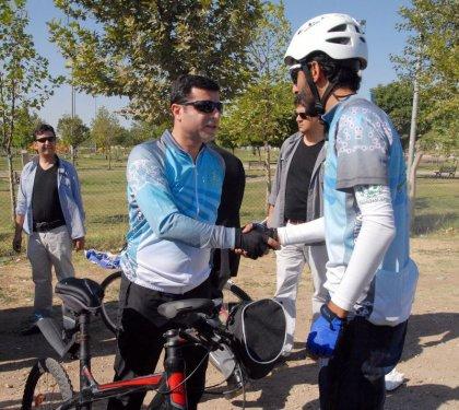 Demirtaş ailesiyle birlikte bisiklet turunda
