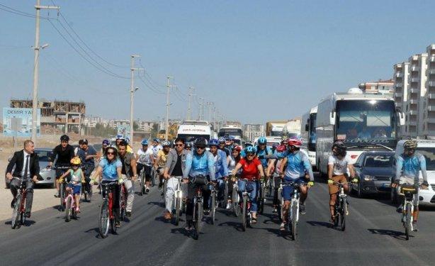 Demirtaş ailesiyle birlikte bisiklet turunda