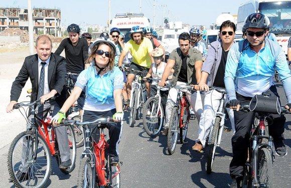 Demirtaş ailesiyle birlikte bisiklet turunda