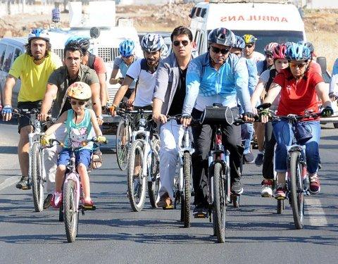 Demirtaş ailesiyle birlikte bisiklet turunda