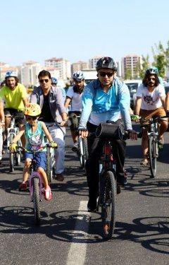 Demirtaş ailesiyle birlikte bisiklet turunda