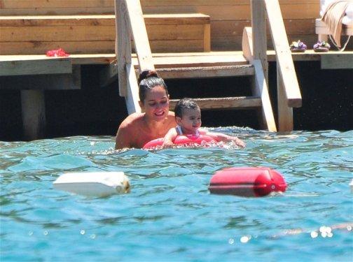 Sedef Avcı ve Kıvanç Kasabalı tatilde