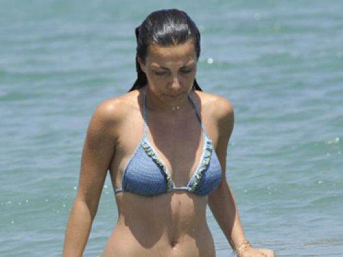 Burcu Kara bikinili yakalandı