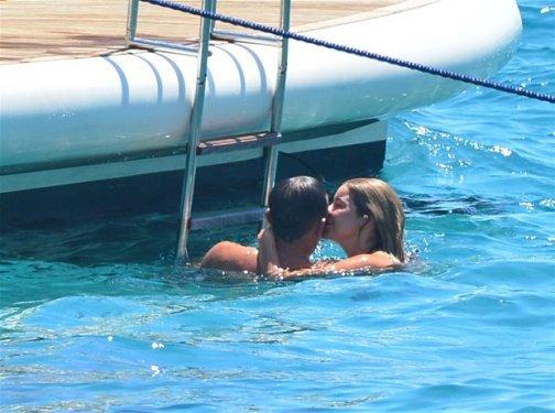 Ağaoğlu'nun yeni sevgilisi 23'lük Hazal	