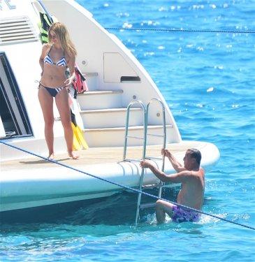 Ağaoğlu'nun yeni sevgilisi 23'lük Hazal	