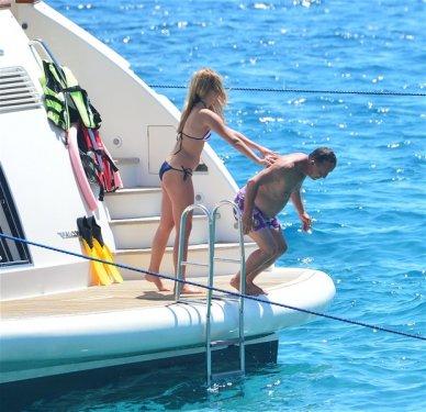 Ağaoğlu'nun yeni sevgilisi 23'lük Hazal	